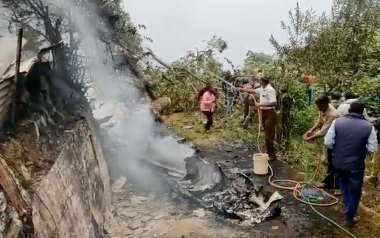 Hindistan Genelkurmay Başkanı'nı taşıyan helikopter düştü!
