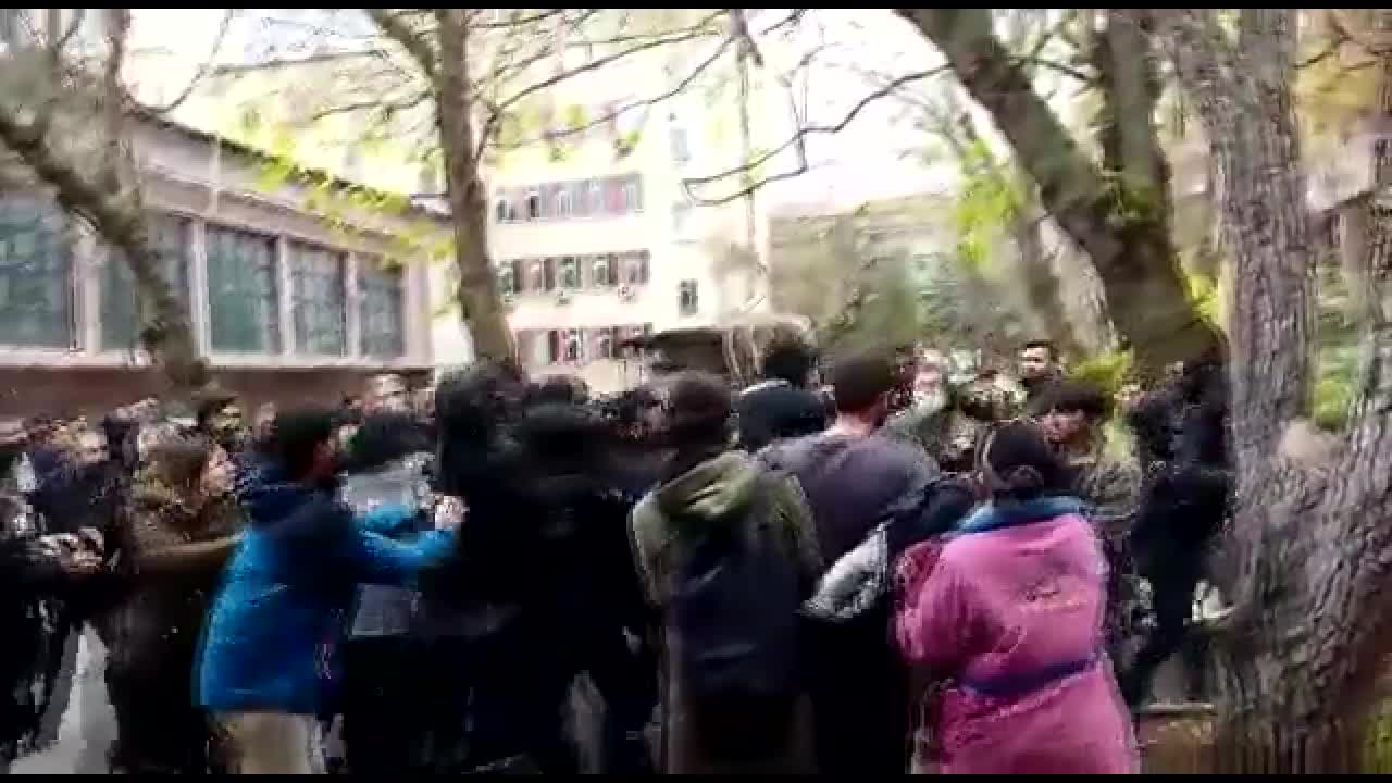 Ankara Üniversitesi'nde olaylı 'ekonomik kriz' forumu