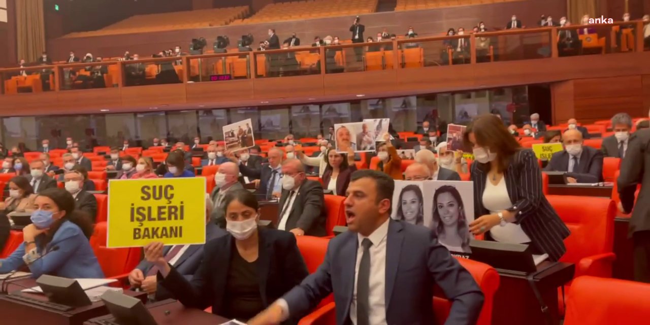 HDP'Lİ MİLLETVEKİLLERİNDEN BAKAN SOYLU'YA DÖVİZLİ PROTESTO