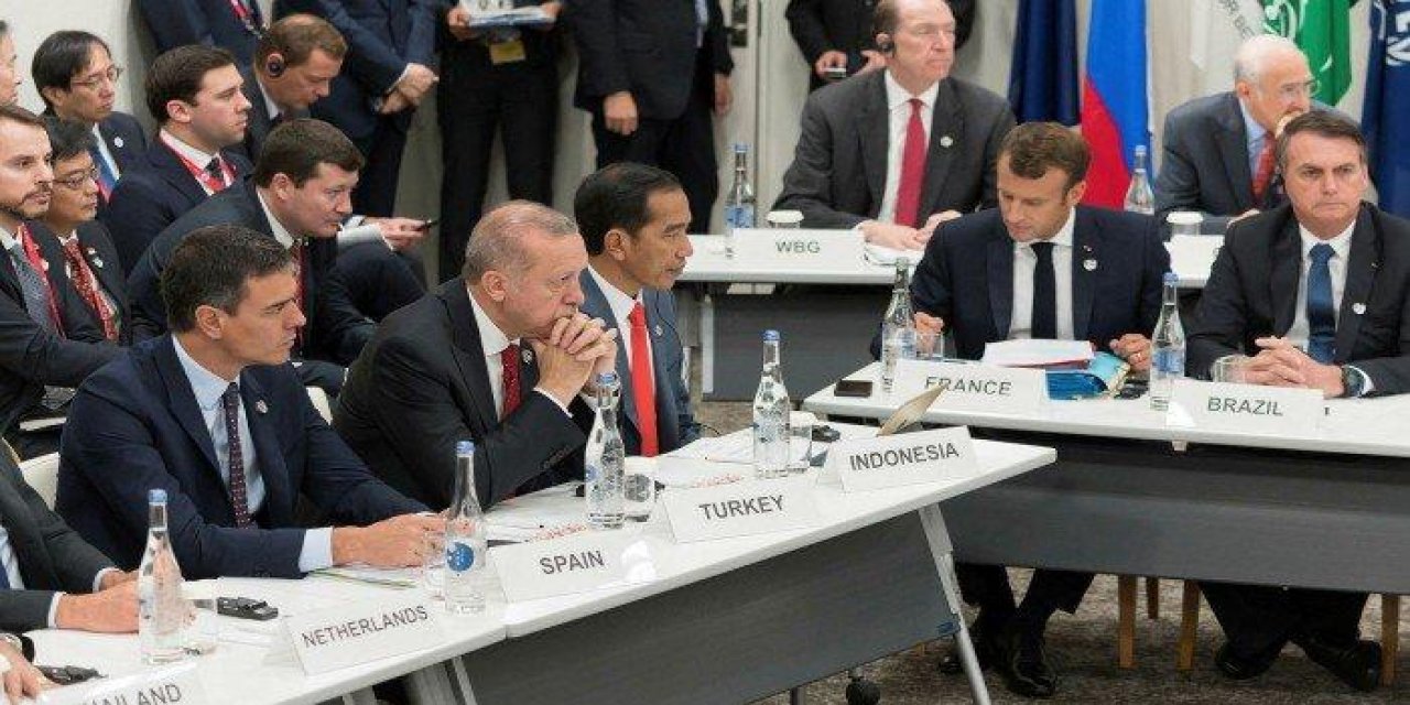 Cumhurbaşkanı Erdoğan'ın fotoğrafıyla analiz yayımlandı: Demokrasi Zirvesi başlamadan olay yarattı