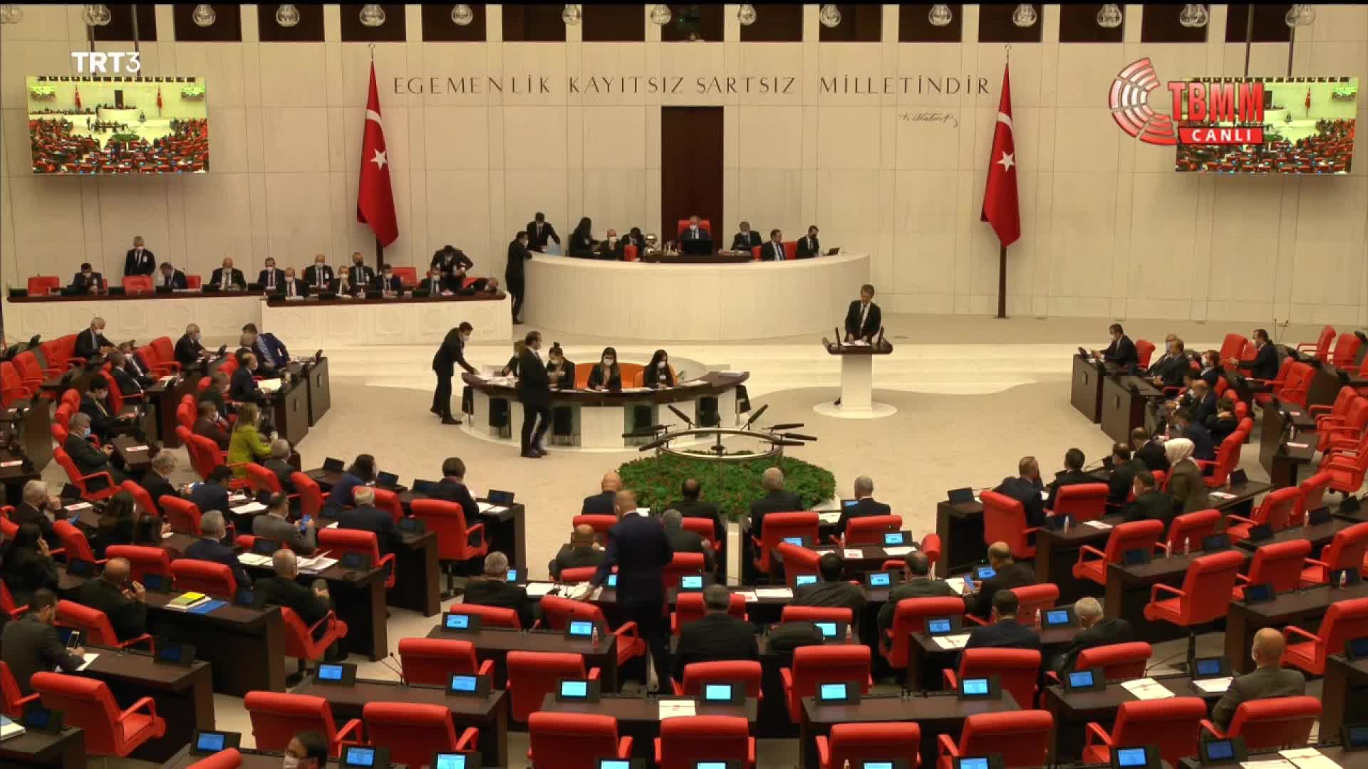 HDP'li Paylan AKP ve MHP sıralarına seslendi: "Ekonomi nasıl gidiyor? Uçuyor değil mi, uçuyor... Çünkü sizin paranız dolarda"