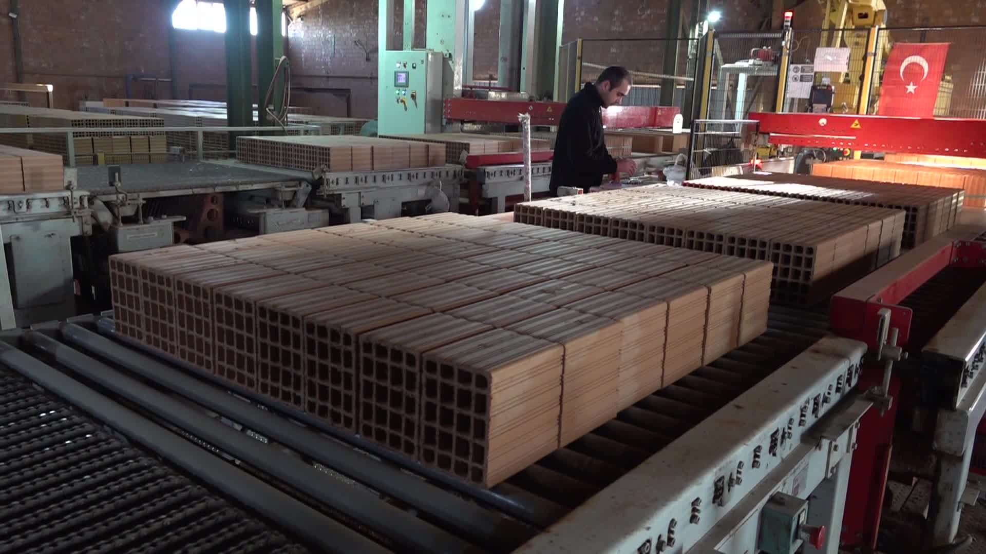 Türk Lirası'ndaki değer kaybı Bulgarlar'a yaradı: Tuğlayı bile Türkiye'den almaya başladılar