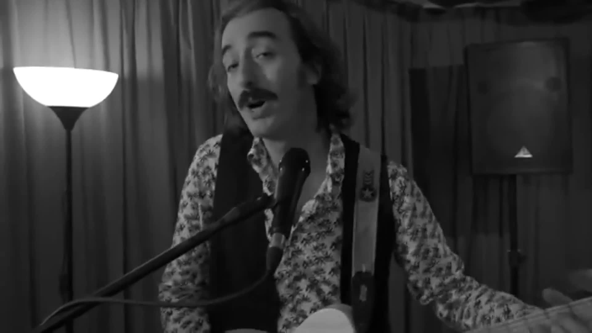 Flört’ten ekonomik kriz şarkısı: "Zam üstüne zam geliyor doy doyabilirsen"