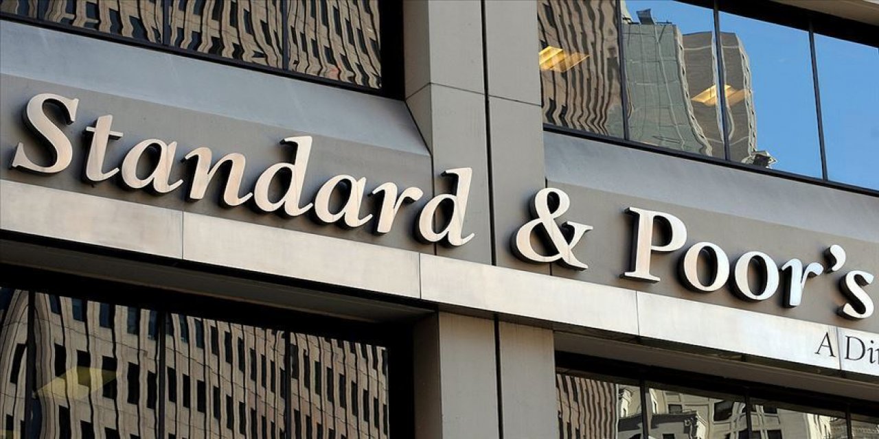S&P, Türkiye'nin kredi görünümünü durağandan negatife çevirdi