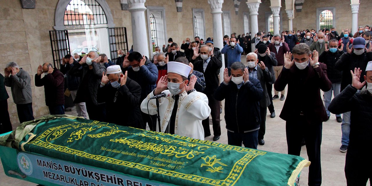 Depremde yaşamını yitiren Nerrin Erkman son yolculuğuna uğurlandı