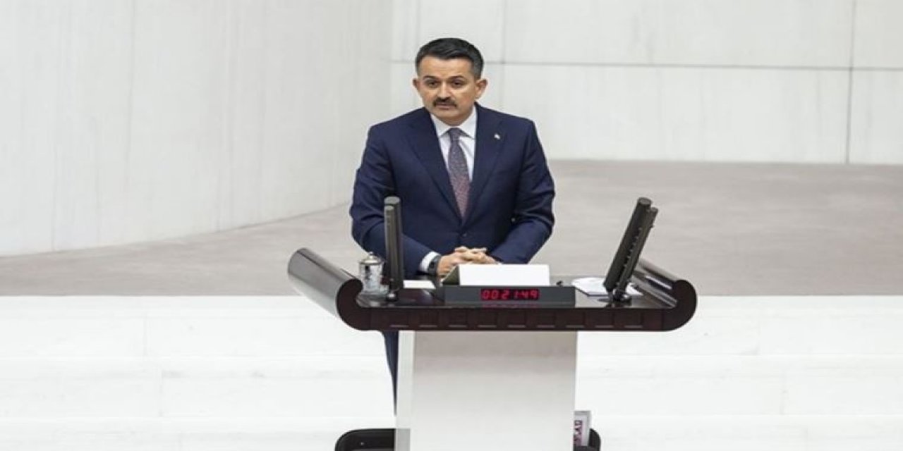 CHP'li Özer, Pakdemirli'ye rüşvet dosyası verdi: "Keşke bürokratlarınıza sahip çıksanız"