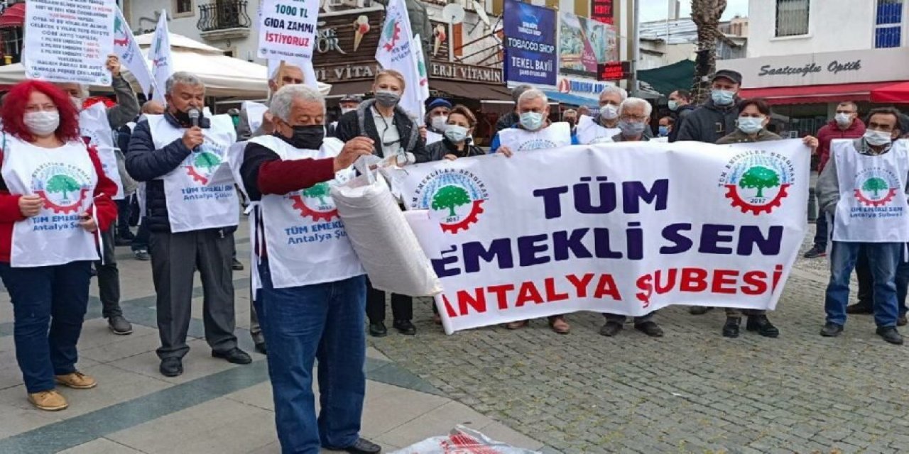 Emekliler Ankara'da: "Maaşlarımız kademeli olarak düşürülüyor"