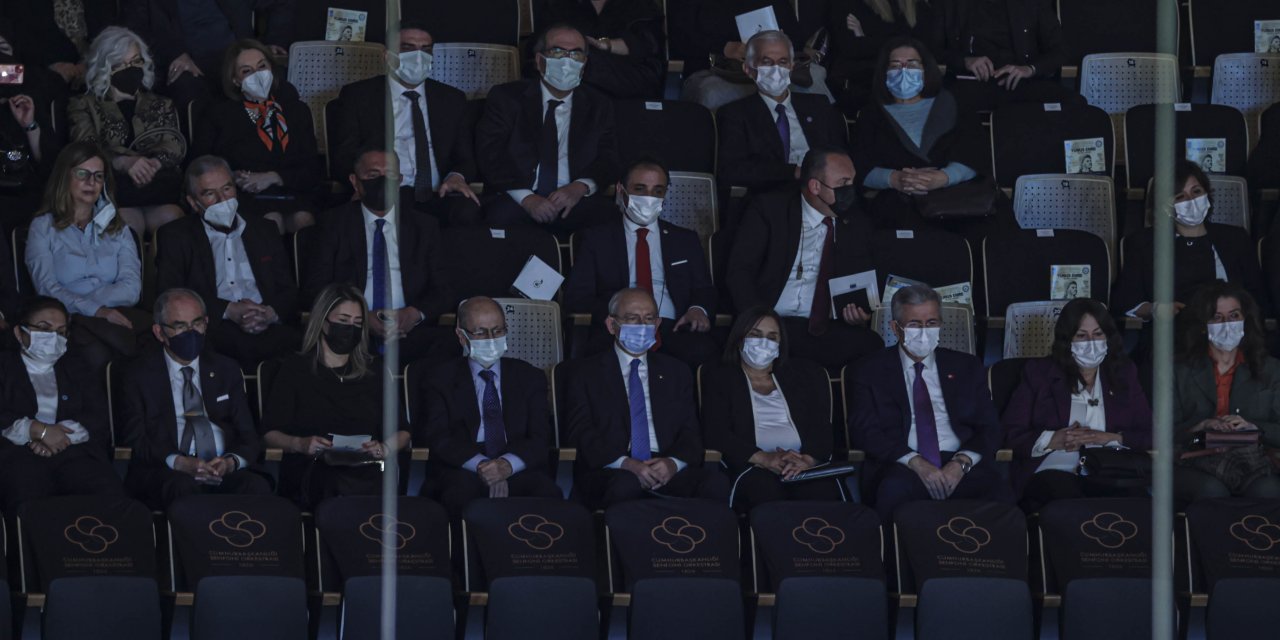 CHP lideri Kılıçdaroğlu, konseri Ahmet Necdet Sezer'le birlikte izledi