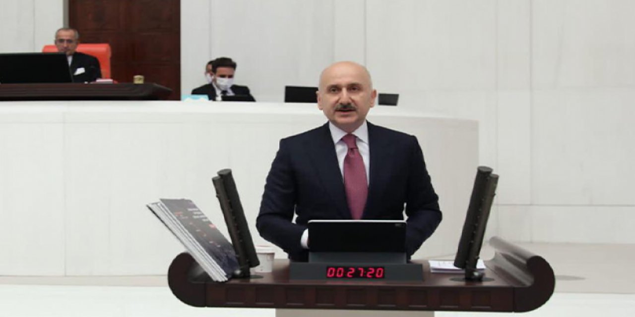 Bakan Karaismailoğlu'nun kürsüde evraklarını bırakması tansiyonu yükseltti: 'Bu kadar kibirli olma!'