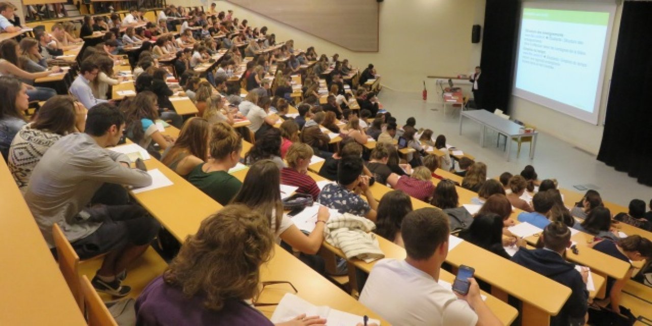 AKP'li isim, üniversitelileri suçladı: "Statülerinin altında çalışmak istemiyorlar"