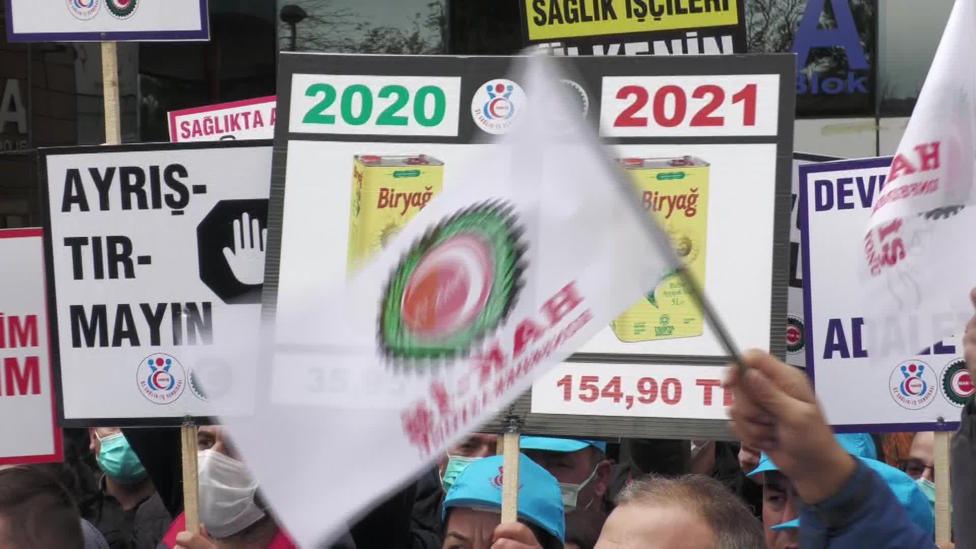 Sağlık çalışanlarından 'zam' protestosu: "Alkış değil, hakkımızı istiyoruz"