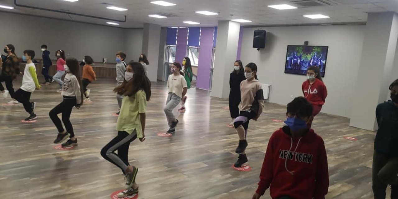 Sahne İzmit'in çalışmaları devam ediyor