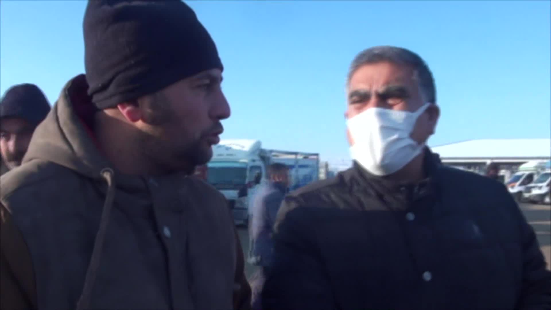 Kars'ta hayvancılar ineklerini satıyor