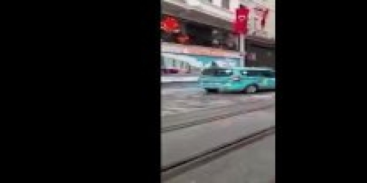 "Bu kadarına da pes" dedirten görüntüler ortaya çıktı: AKP'li Beyoğlu Belediyesi, çöplerini iBB'nin hizmet alanına süpürdü