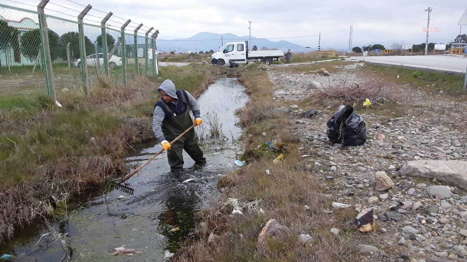 Burhaniye Belediye ekipleri çalışmalarına devam ediyor