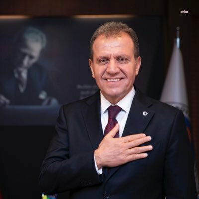 Vahap Seçer: Mersin'de ihtiyaç sahibi ailelere ücretsiz ekmek dağıtımı başladı