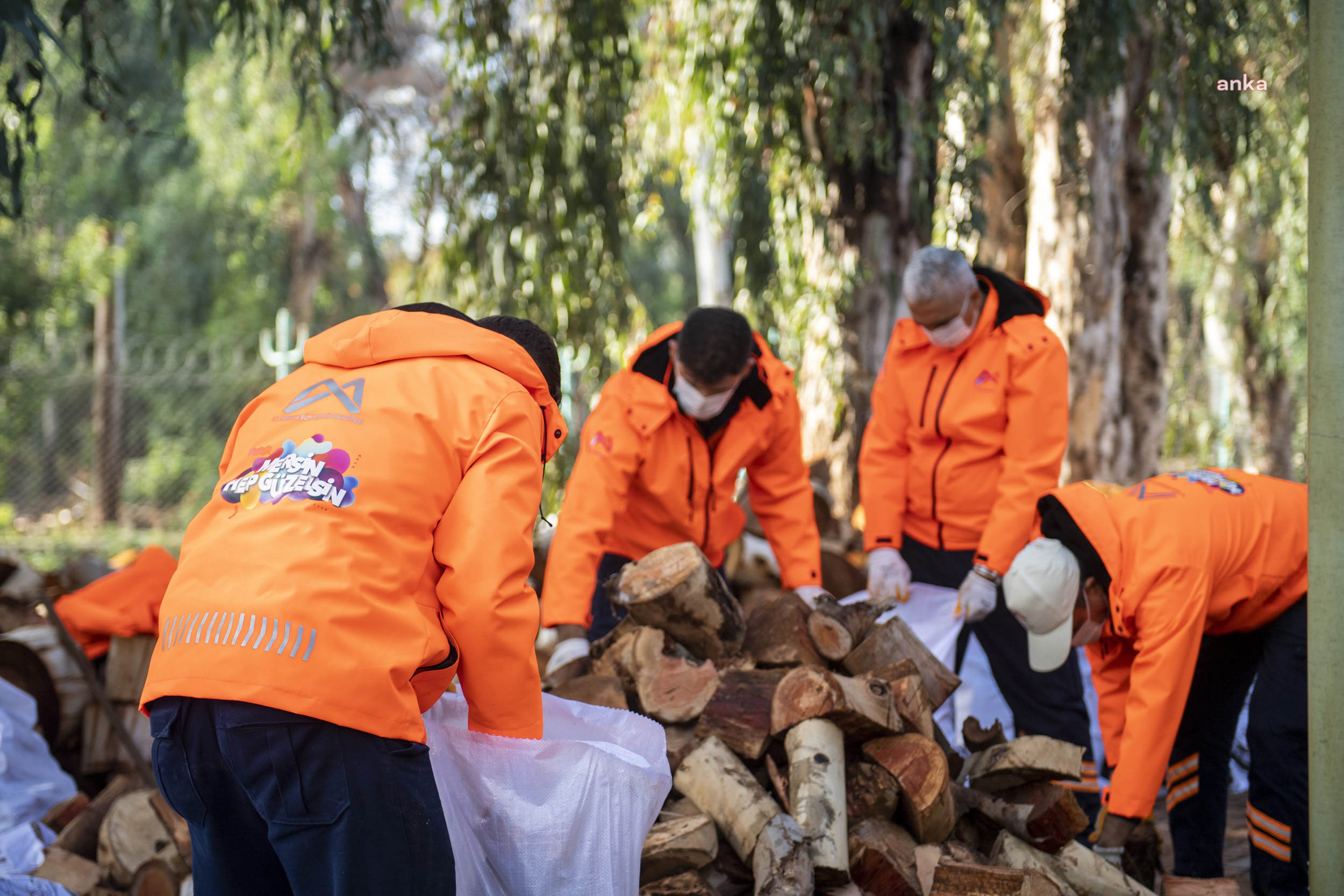 Mersin Büyükşehir'den 12 bin 625 aileye yakacak yardımı