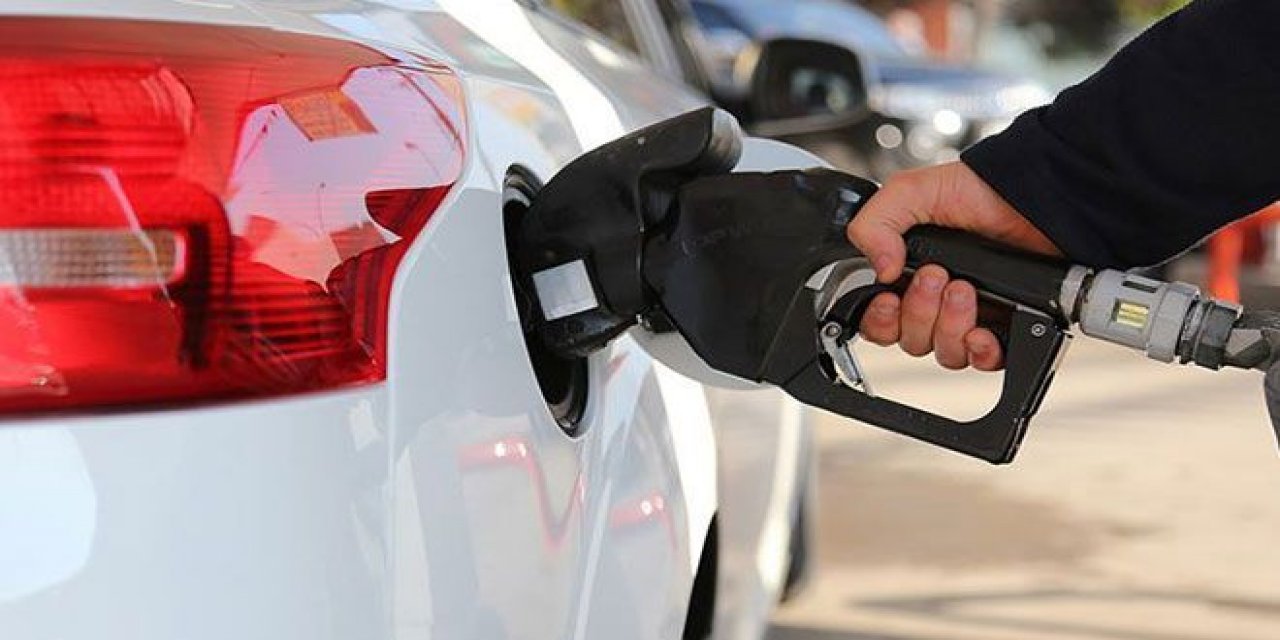 Bu geceden itibaren geçerli olacak: Akaryakıtta 'üçlü' zam geldi