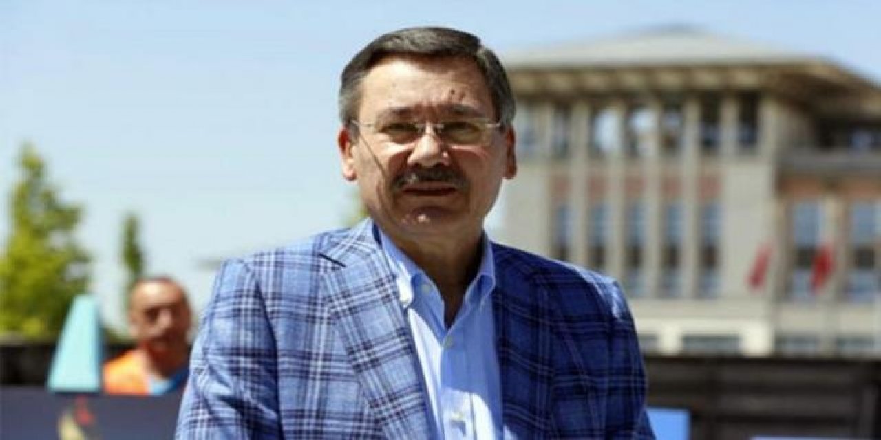 Melih Gökçek yine sahnede: "Bu konuşma alkışlanır"