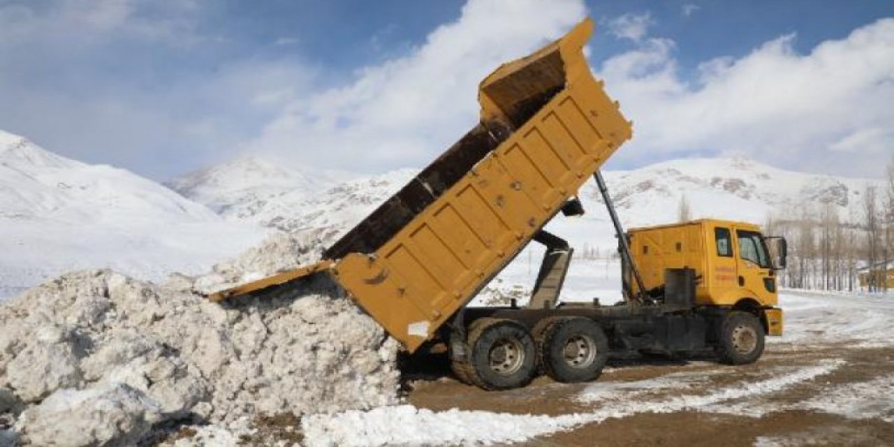 Van'da 90 yerleşim yerinin yolu kapandı