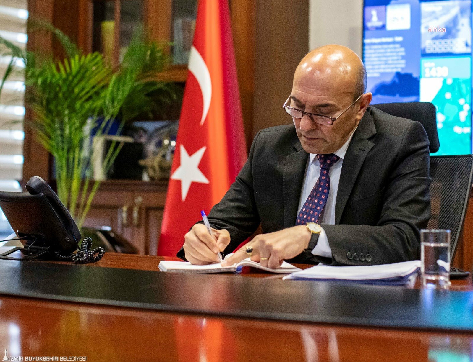 İzmir Büyükşehir'den ihtiyaç sahiplerine 24,4 milyon liralık kara kıs desteği