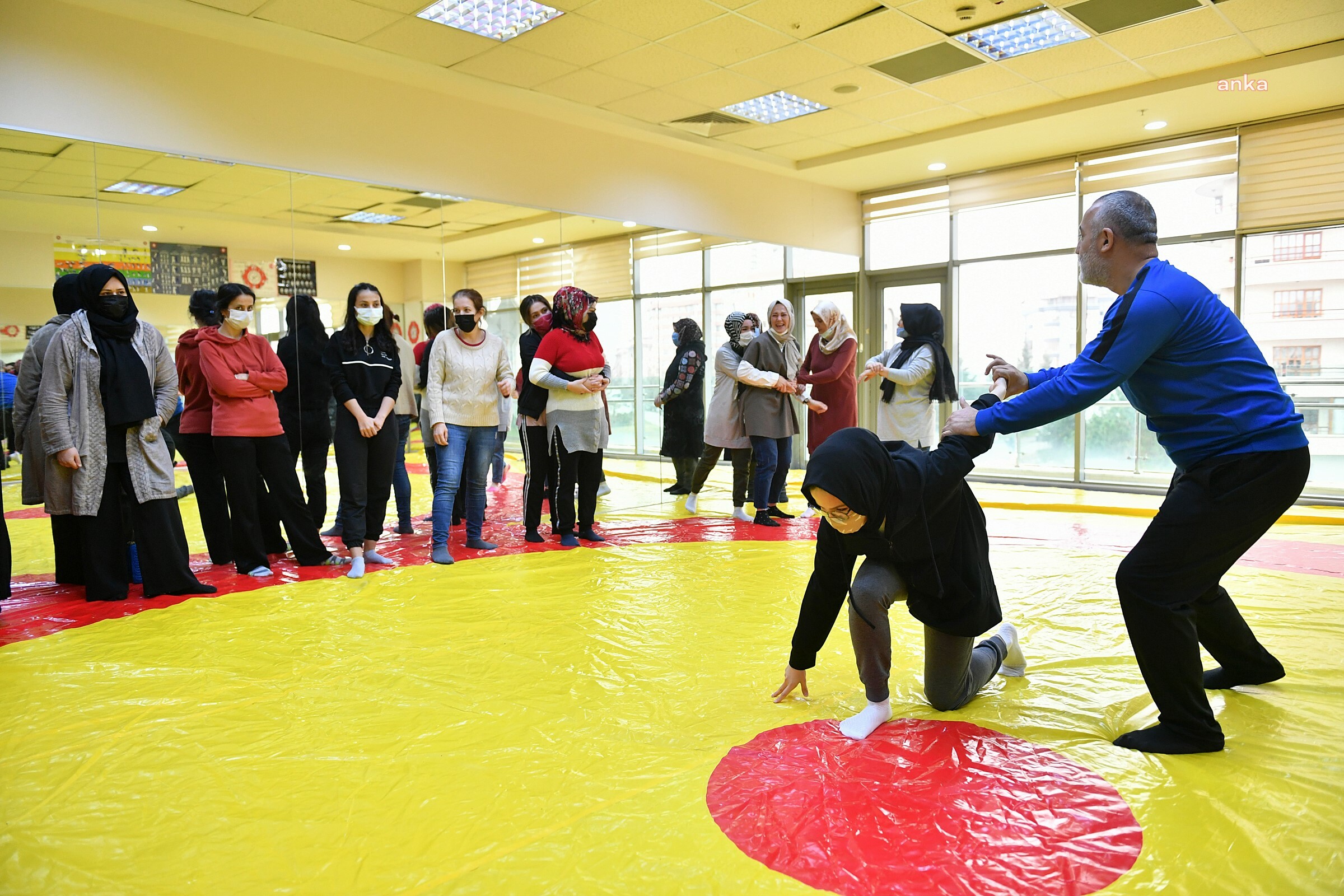 Ankara Büyükşehir Belediyesi'nden kadınlara savunma sporu eğitimi
