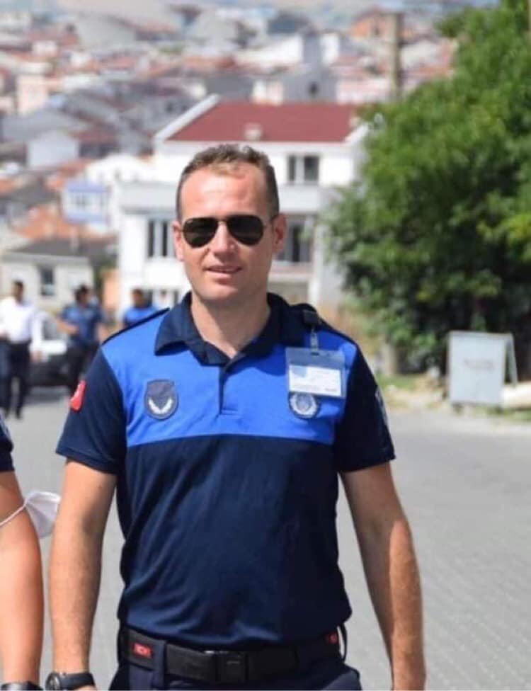 Çöp konteynerini devirdi, kendisini uyaran zabıtayı bıçakladı