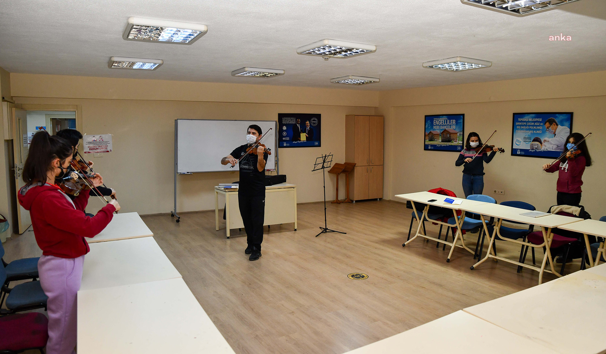 Tepebaşı Belediyesi'nin keman kurslarına gençlerden yoğun ilgi