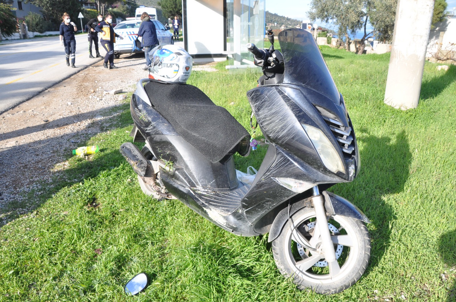 Motosiklet sürücüsüne çarptı, hakaret etti, olay yerinde yaralı bırakıp kaçtı