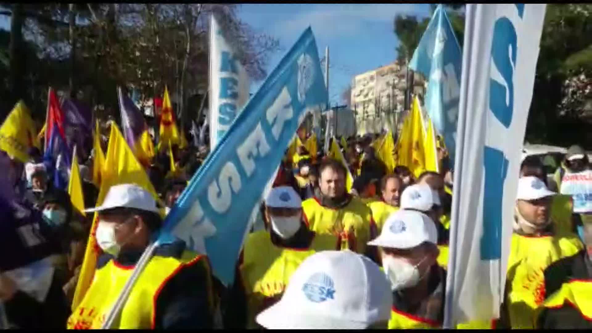KESK Kartal Meydanı'nda “Geçinemiyoruz” mitingi düzenledi: "Sabrımız tükendi"