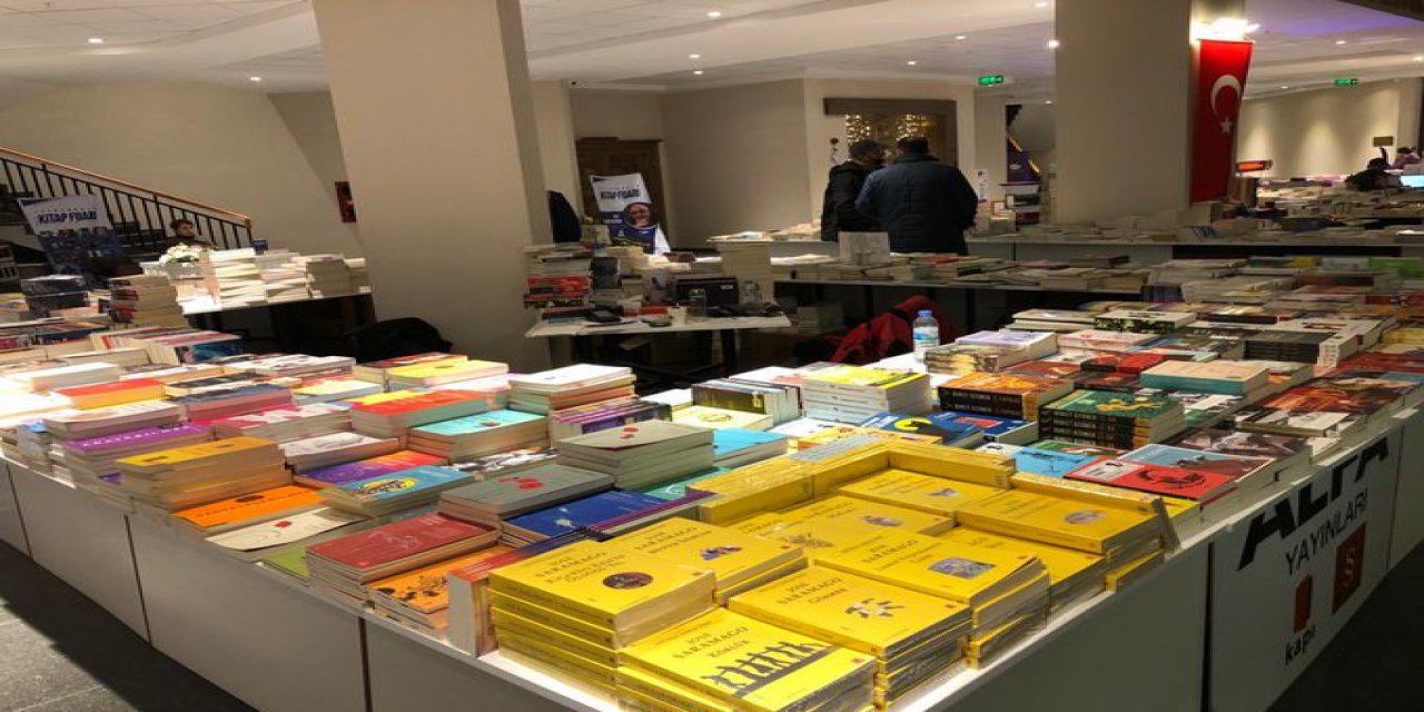 Ülkücülerden kitap fuarına saldırı: 'Selahattin Demirtaş kitapları sattığım için...'