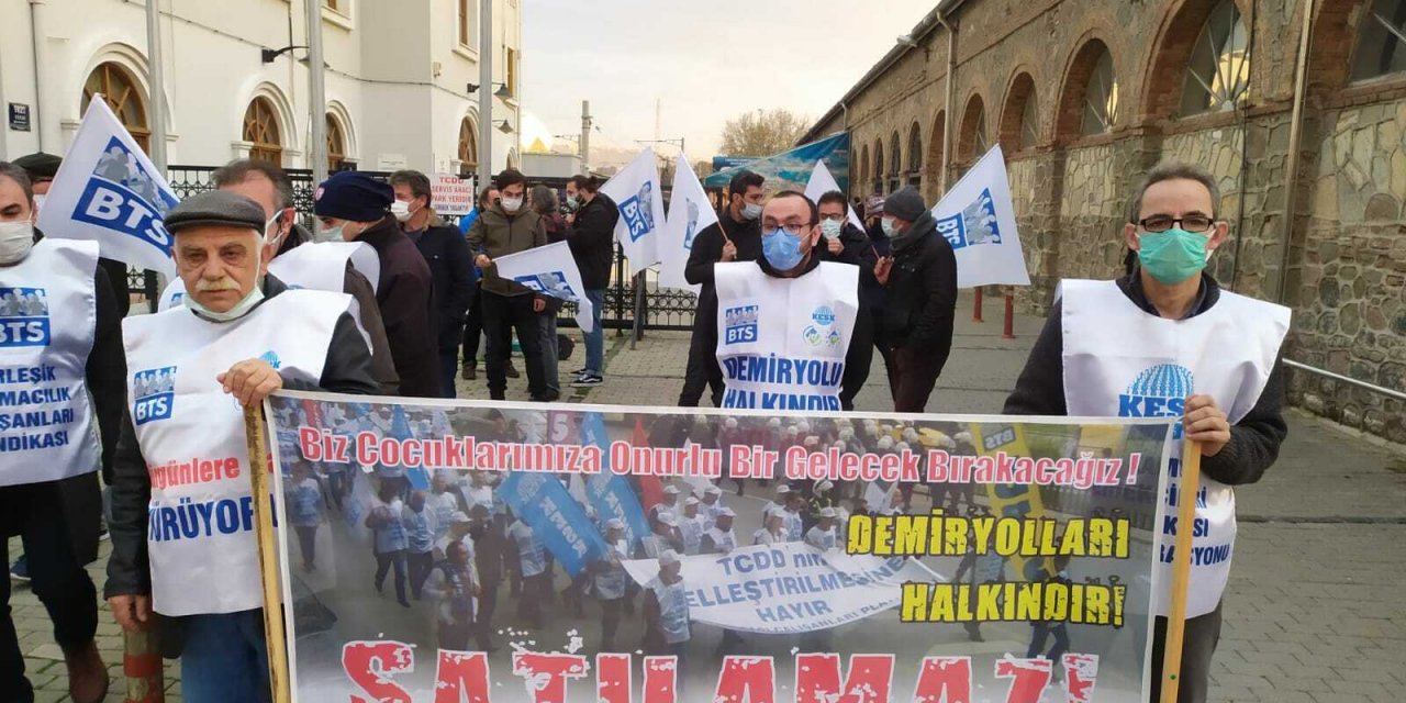 "KRİZ YOK DEMEK GERÇEĞİ DEĞİŞTİRMİYOR "DEMİRYOLU İŞÇİLERİ: TCDD'DE KURULACAK HOLDİNGİN ORGANİZASYON ŞEMASI BİLEREK SIZDIRILDI, ARTIK ÖZELLEŞTİRME KAPIDA