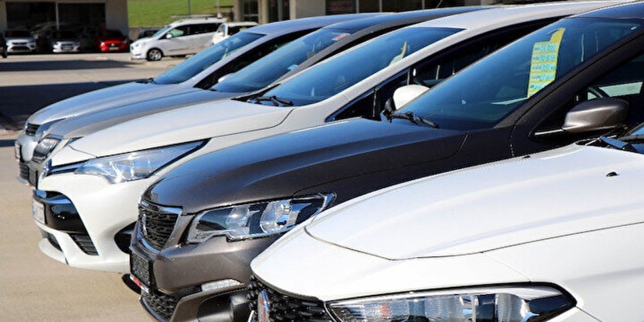 Otomobil markaları güncellemeye gitti: Kurdaki düşüş araba fiyatlarına nasıl yansıyacak?