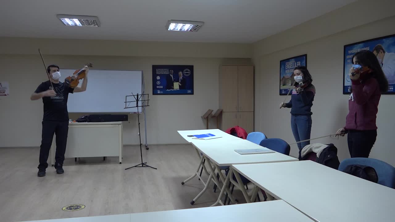 Tepebaşılı gençlerden keman kursuna yoğun ilgi