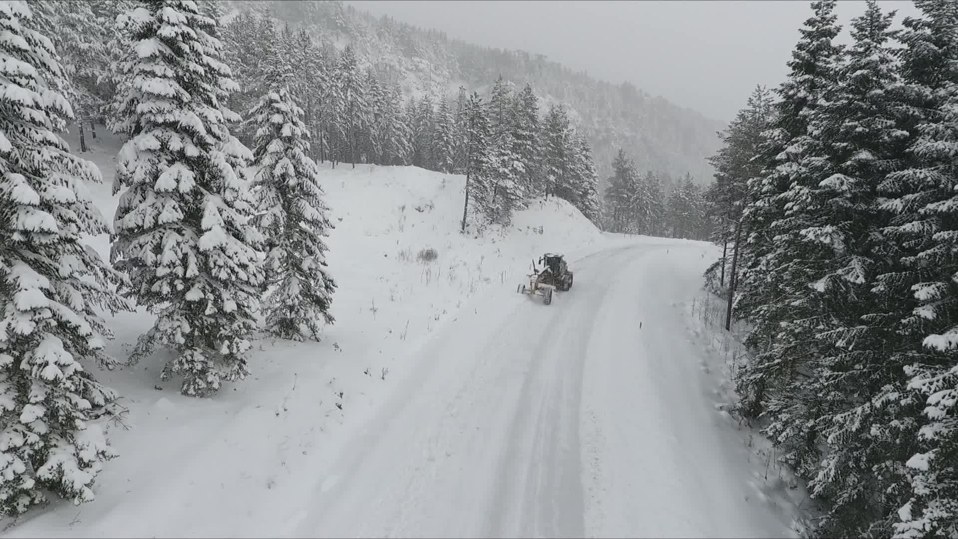 Karabük'te 141 köy yolu, kar yağışı nedeni ile ulaşıma kapandı