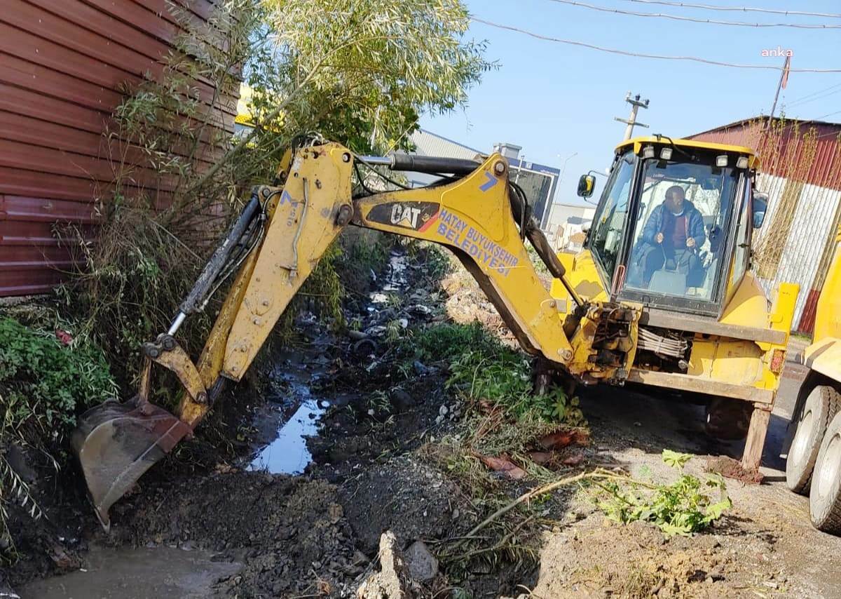 Hatay Büyükşehir ekipleri tüm birimleriyle sahada