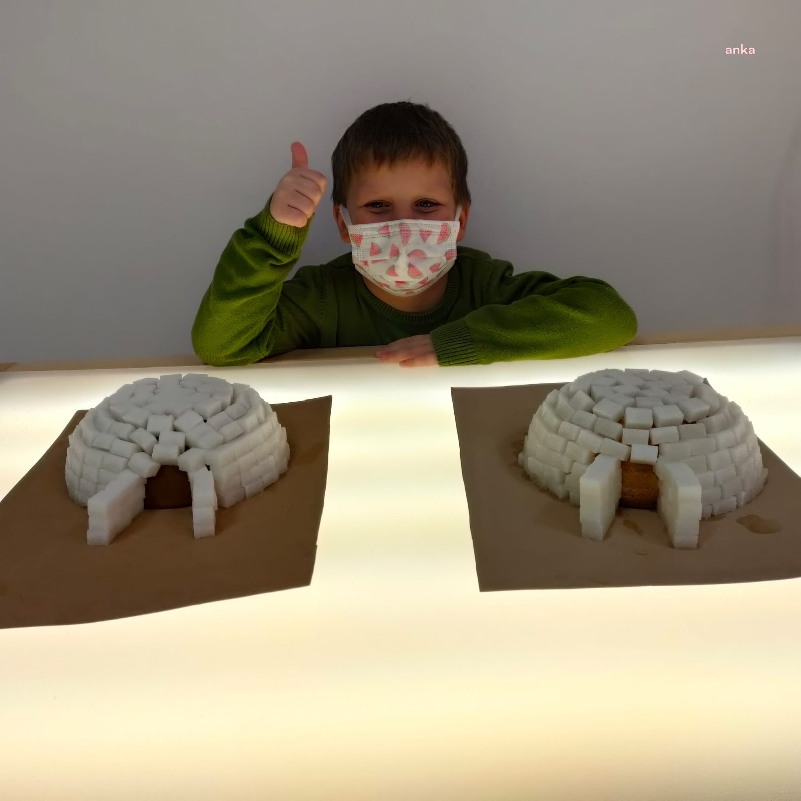 İzmit Belediyesi Çınar Çocuk Evi'nde çocuklar iglo yaptı