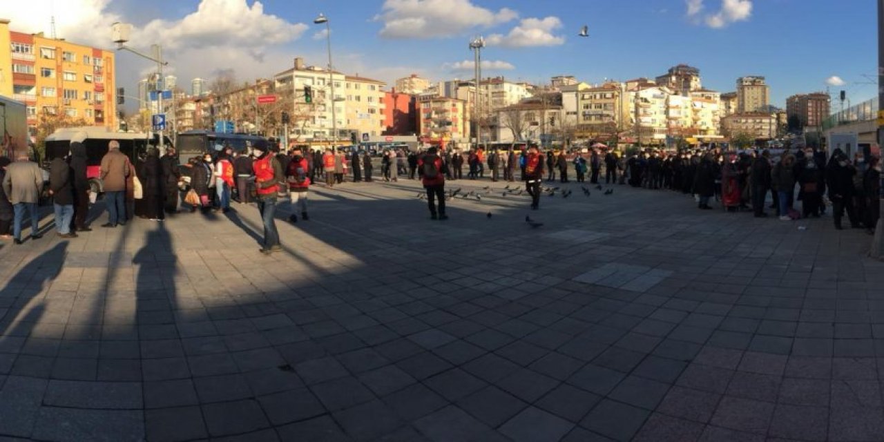 Ekmek kuyruklarından Hülya Avşar'a yanıt: 'Saray soytarıları, beklesinler ekmek kuyruklarında'