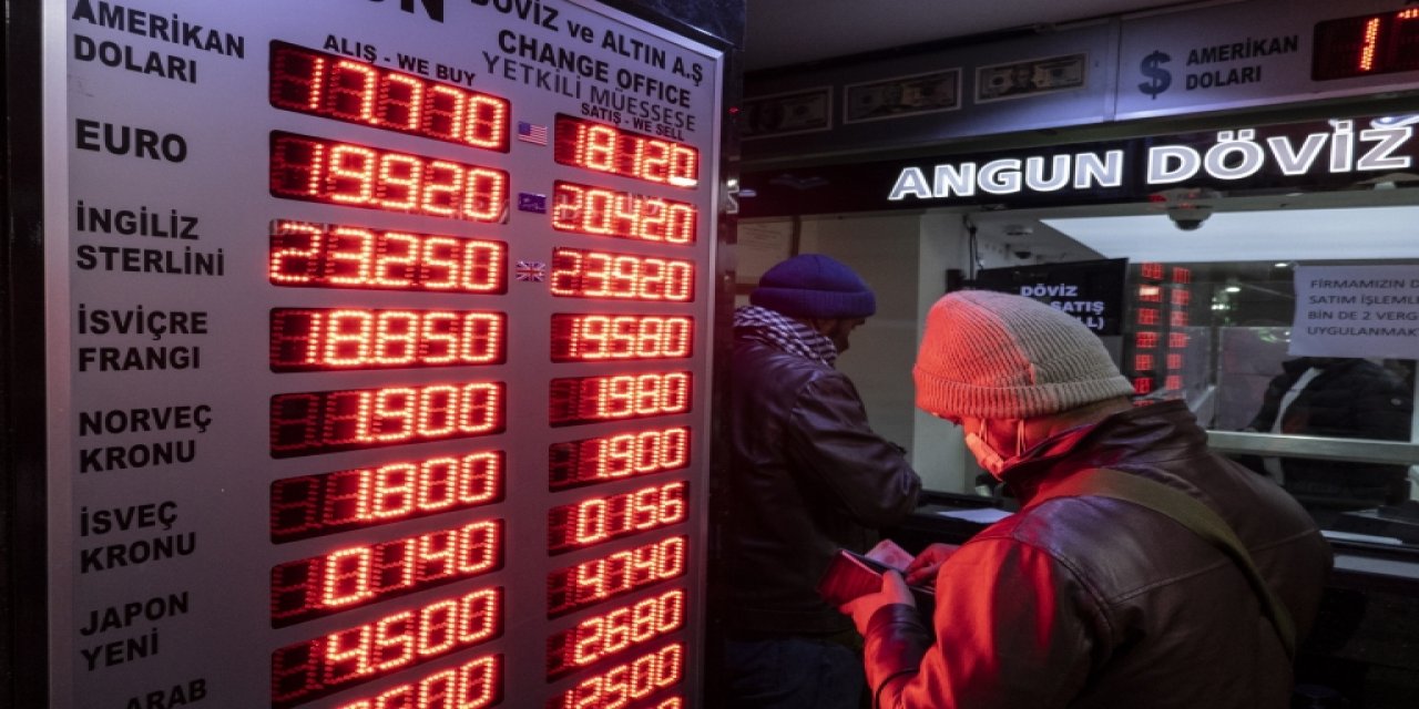 Ekonomistler değerlendirdi: Dolar düşse de Türkiye'nin risk primi yüksek seyrediyor