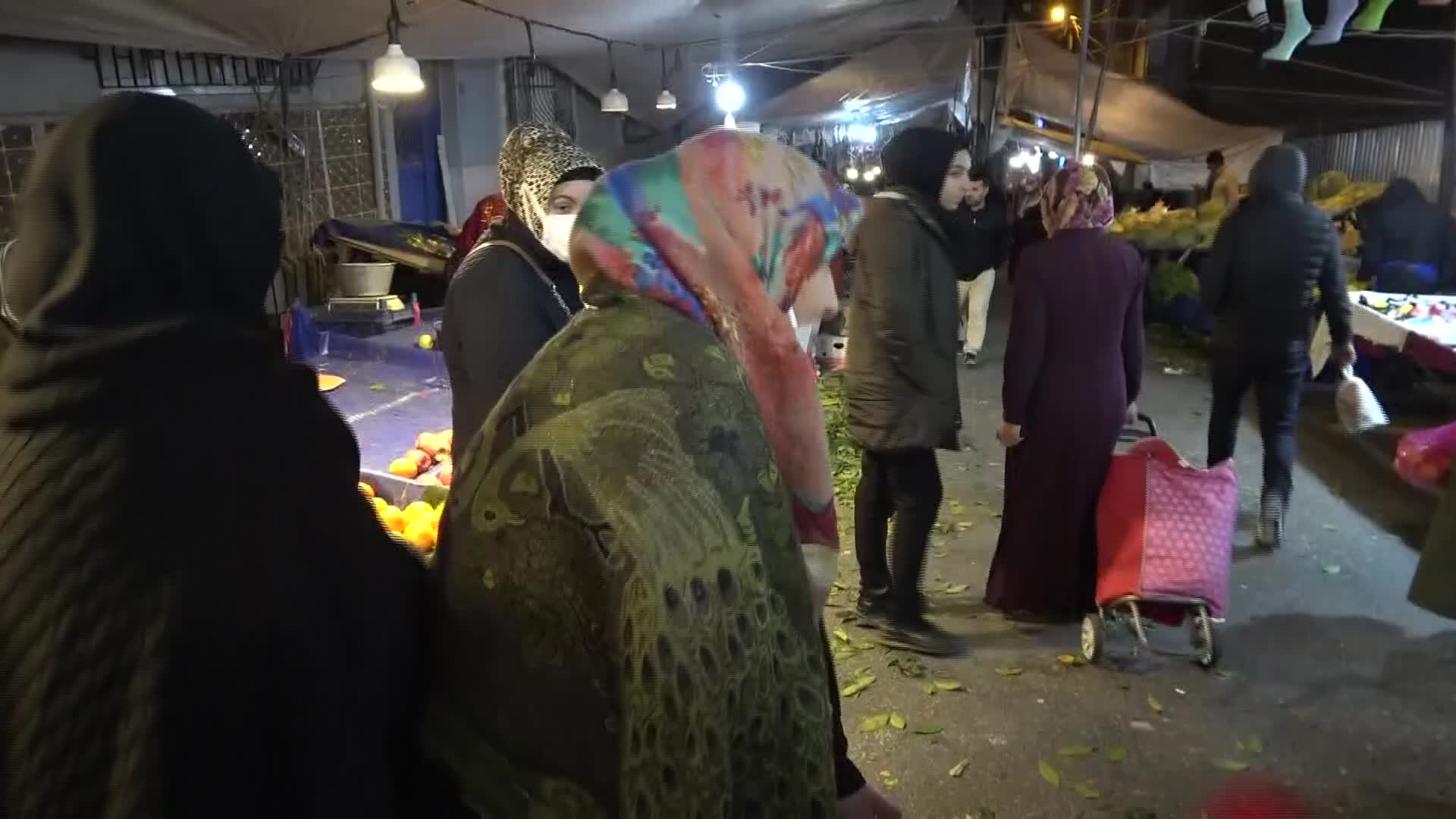 Dövizdeki düşüş akşam pazarına yansımadı: "İnsanları kandırmanın bir anlamı yok, açlıktan ölüyoruz"