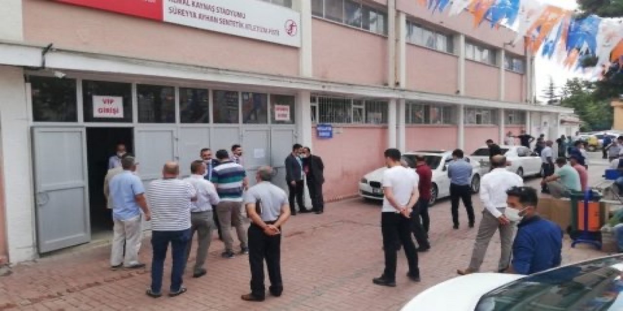 Karaman Merkez İlçe 7’inci Olağan Kongresi'nde AKP Karaman İl Başkan Yardımcısı Muhammet Yaren, 'emanetçisi olması gereken makamları ‘Malı' gibi görenlerin uğurlanma zamanı geldi'