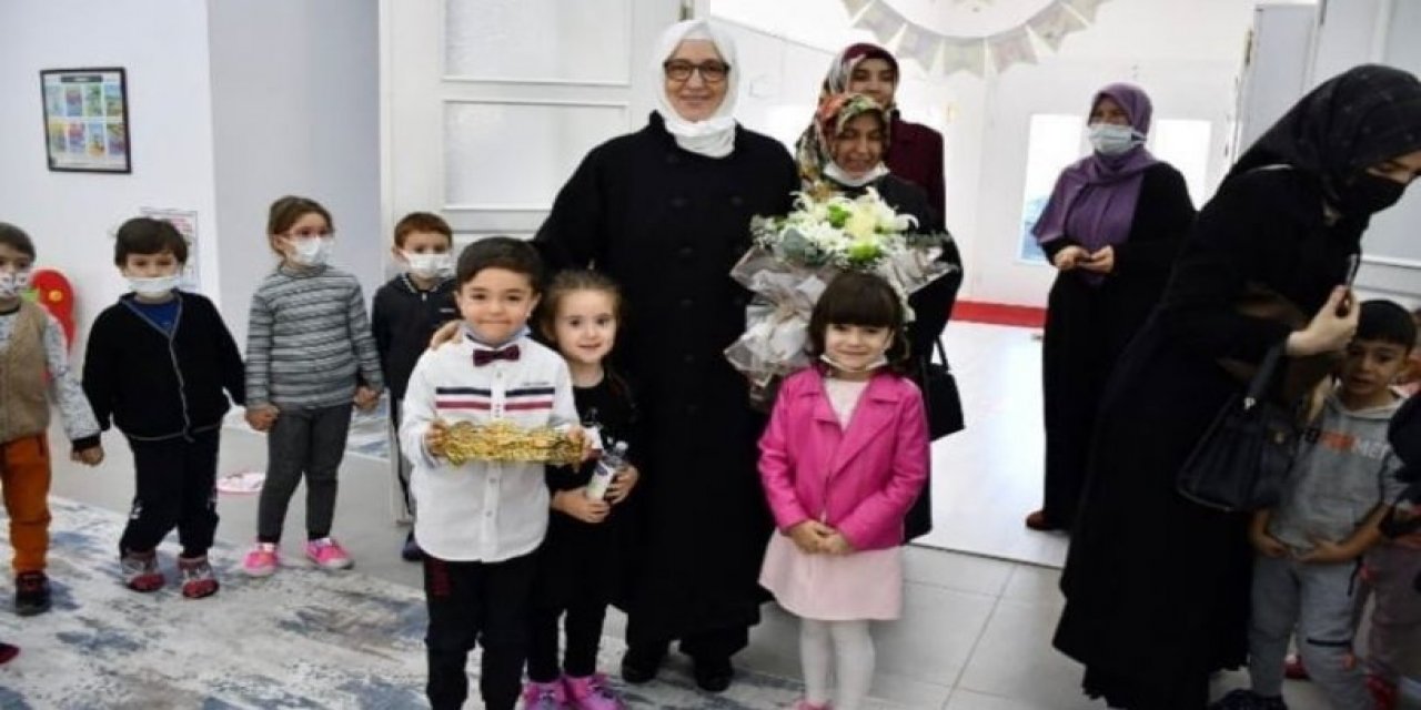 Diyanet'in 'hanımefendi'si il il Kuran kurslarını geziyor: Çocuklara "icazet belgesi" dağıtıyor