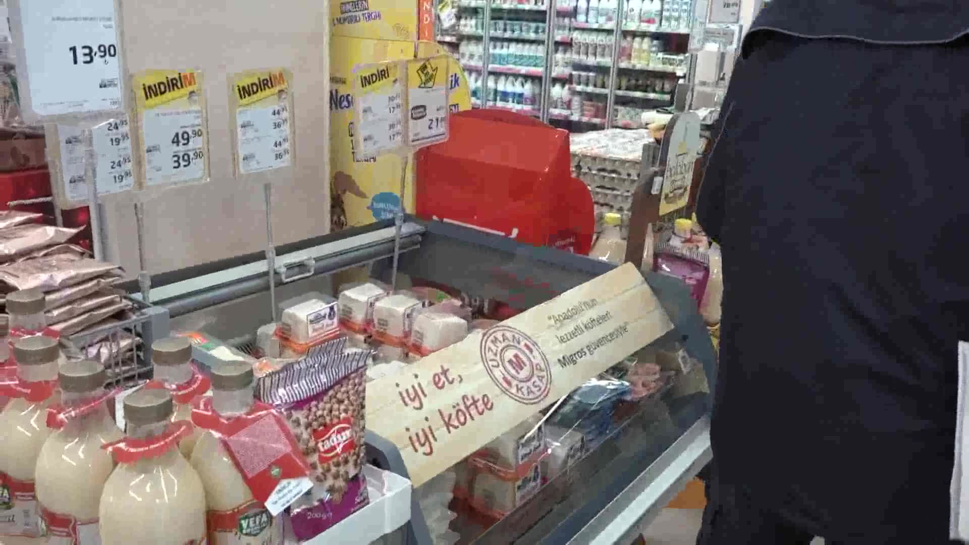 Büyükçekmece'de zabıtadan raf ve kasalardaki fiyat farkına ceza