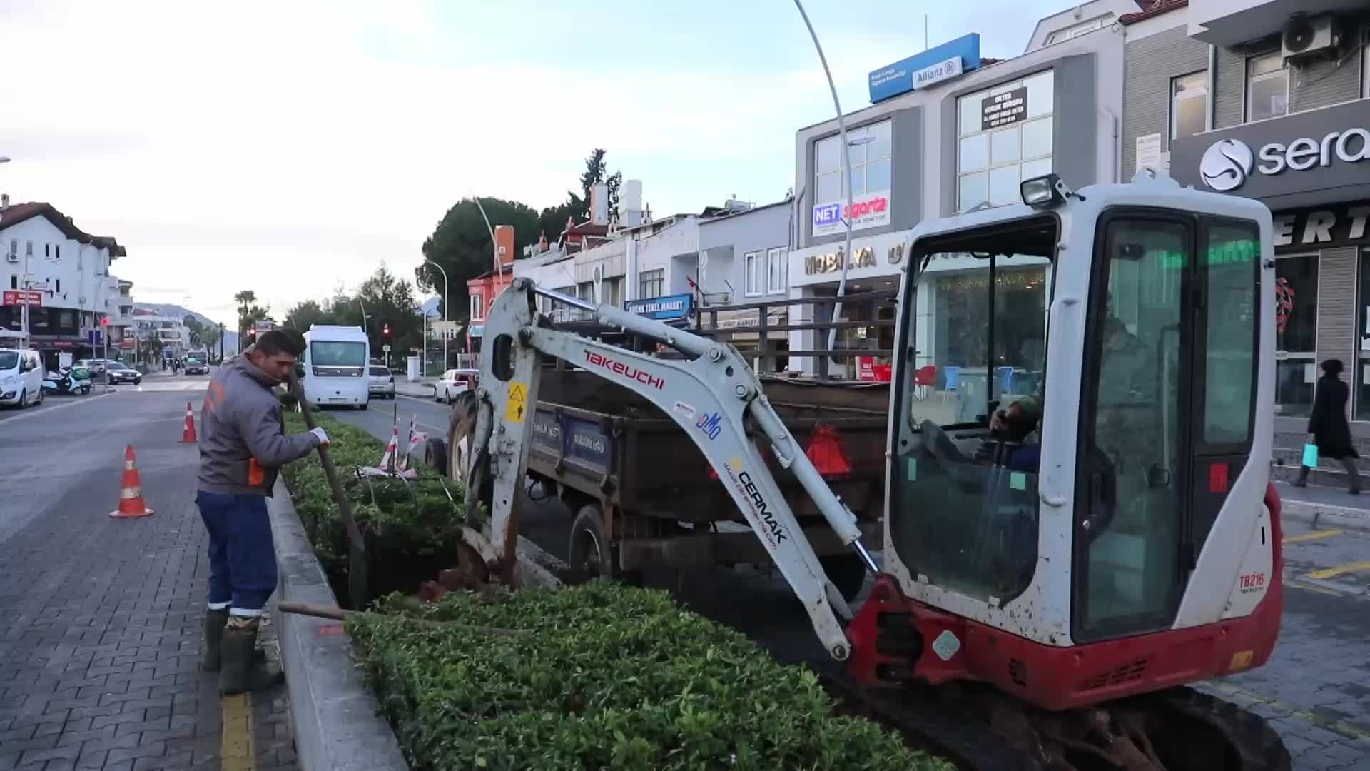 Marmaris Belediyesi yeşillendirme çalışmalarına devam ediyor