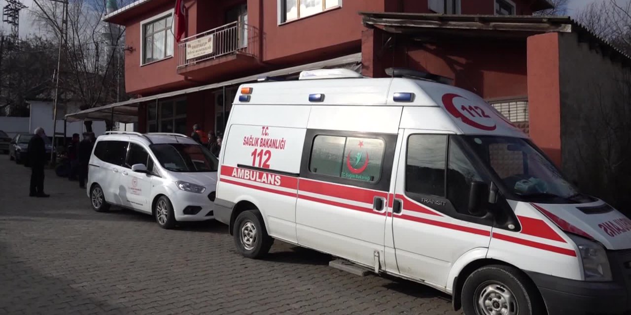 Aşı olmaya gidemeyen yaşlılara köyde toplu aşı yapıldı