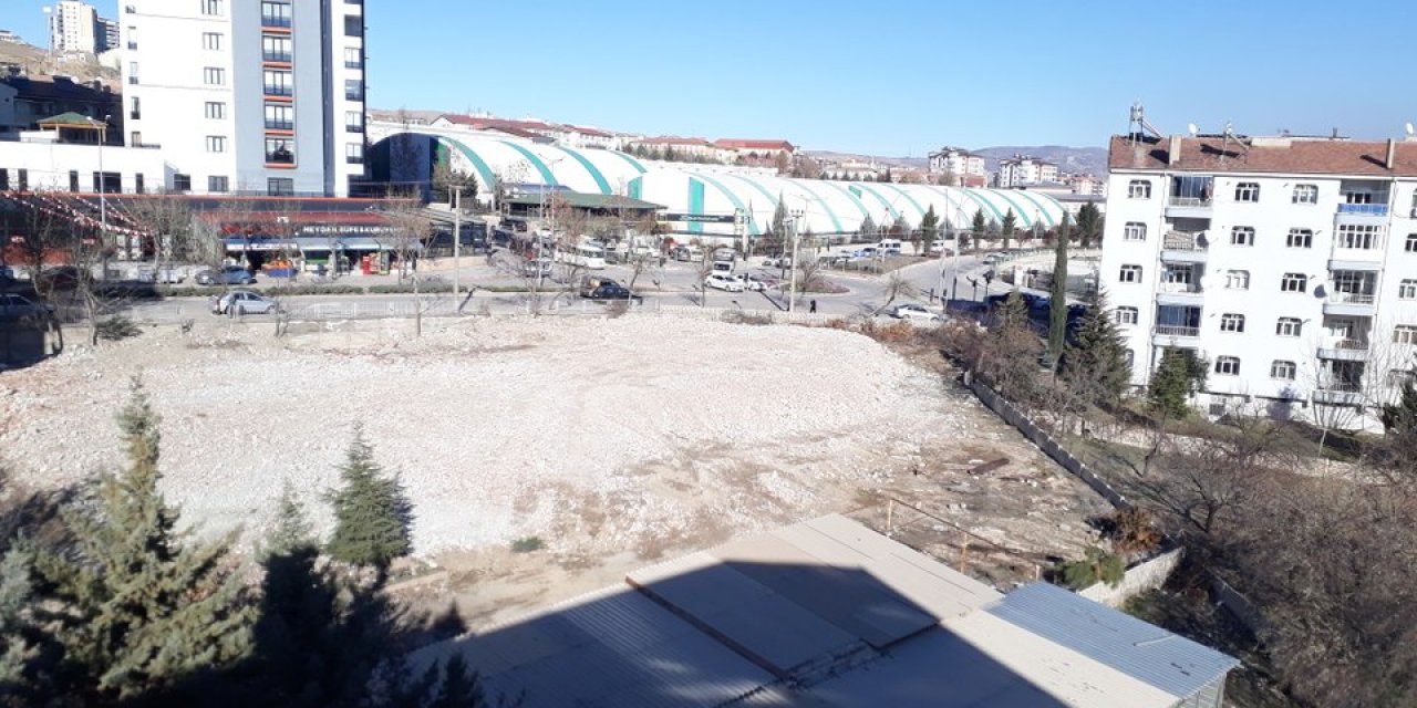 AKP’li başkan ‘metrekaresi 1 lira’ sözü vermişti: O arsaları 450 liraya satıyor