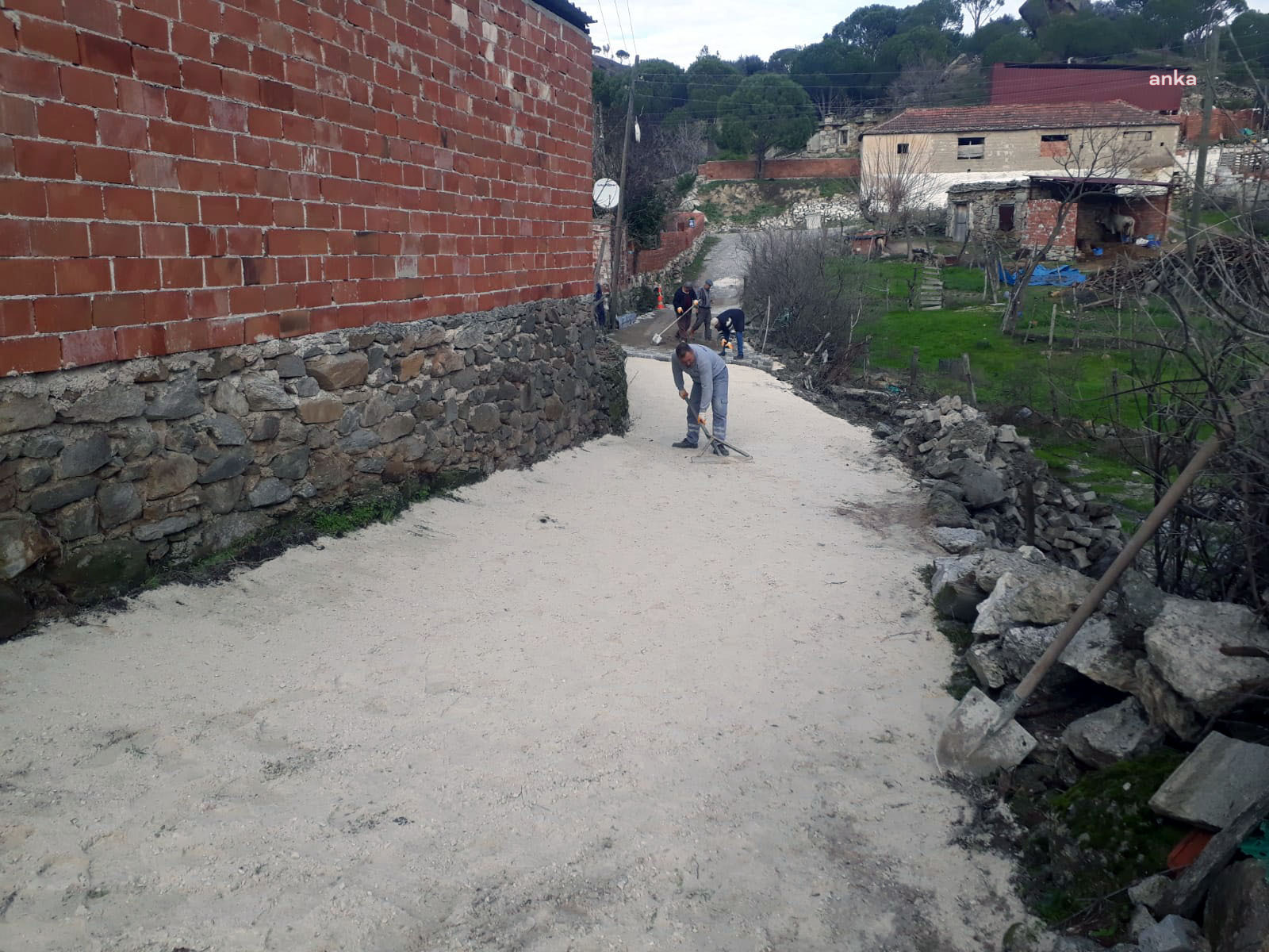 Söke Belediyesi yol çalışmalarını sürdürüyor