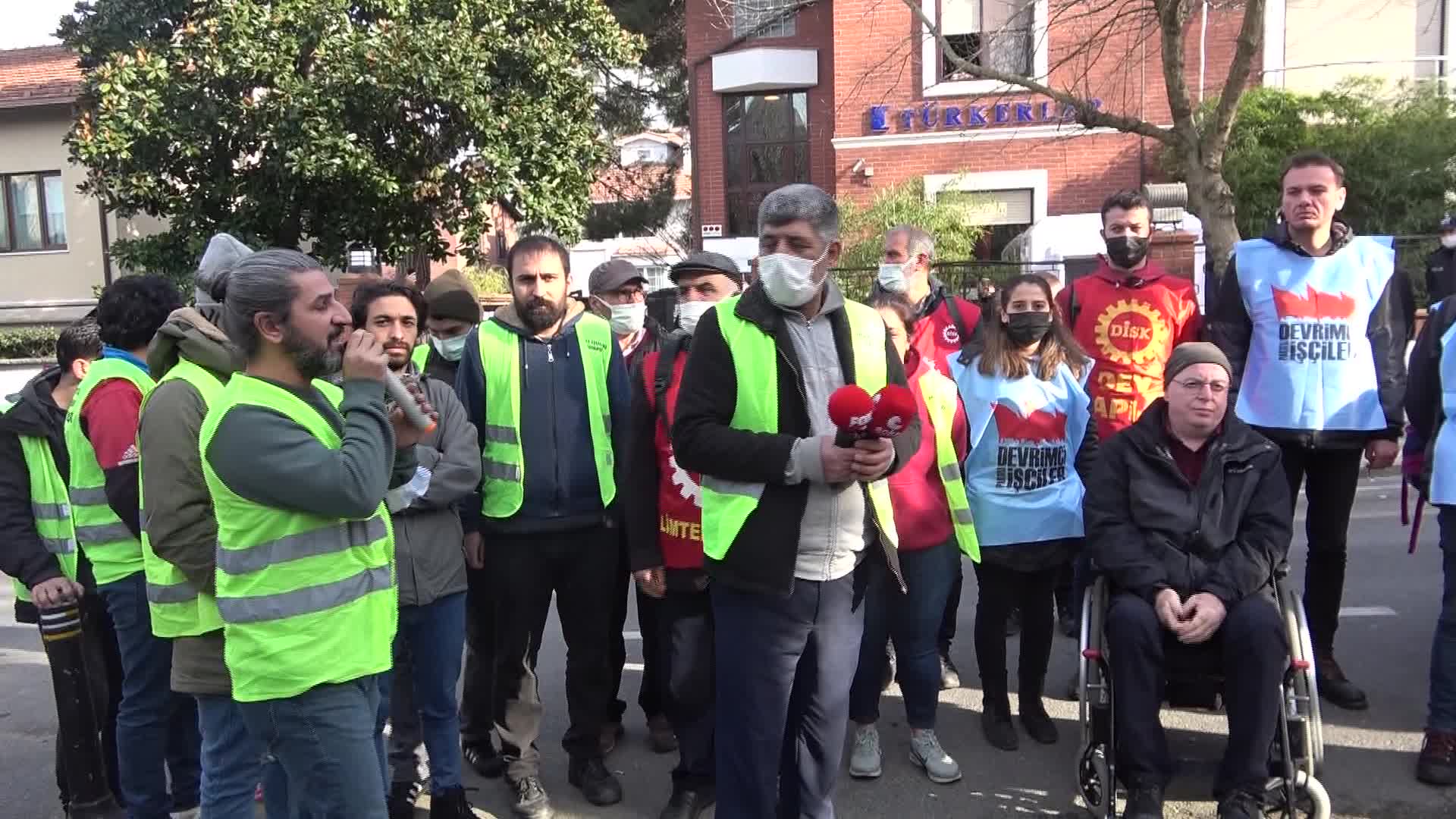 İnşaat işçileri eksik ödenen fazla mesai ücretleri için eylem yaptı