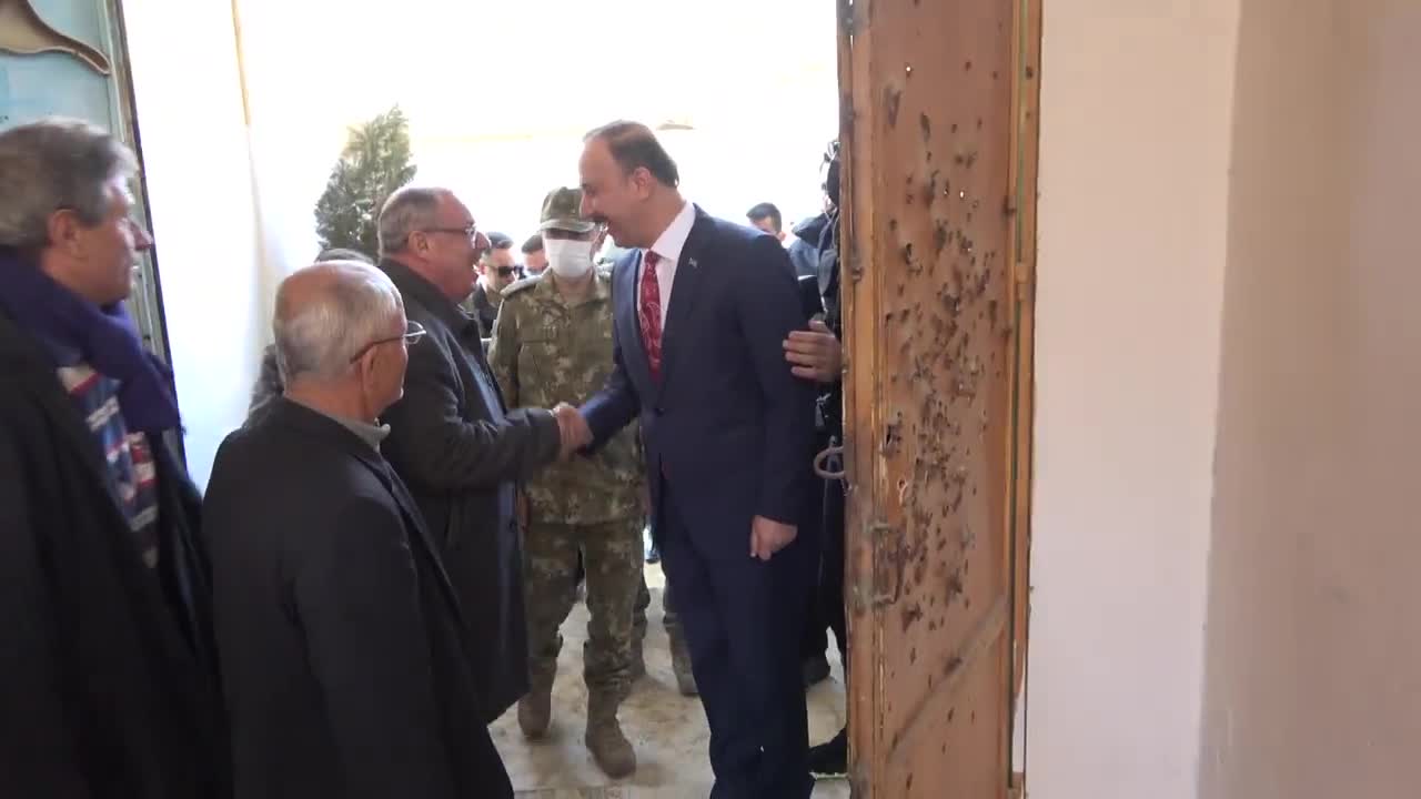 Şanlıurfa Valisi Resulayn'da Noel ayinine katıldı