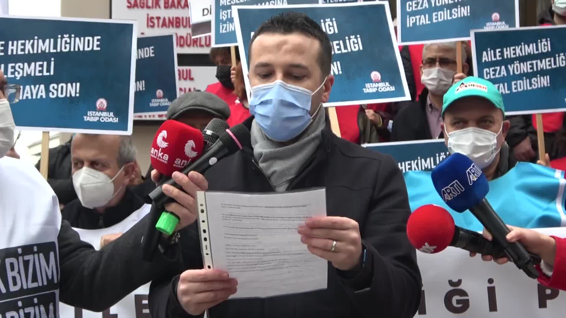 Hekimler, İstanbul İl Sağlık Müdürlüğü önünde eylem yaptı: "Bu mobing mahkemesi bir daha asla kurulmamalıdır"